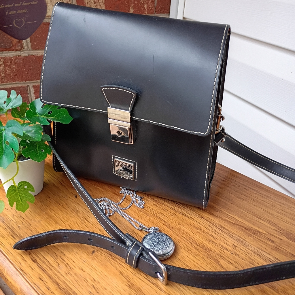 Dooney & Bourke Rare Vintage Metal Logo Crossbody Bag Ln